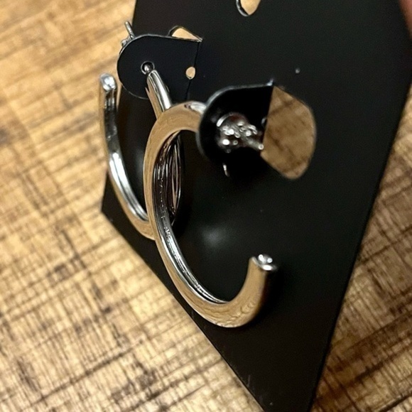 Coach Silver Tone 3/4 Hoop Earrings New With Card - Picture 2 of 4